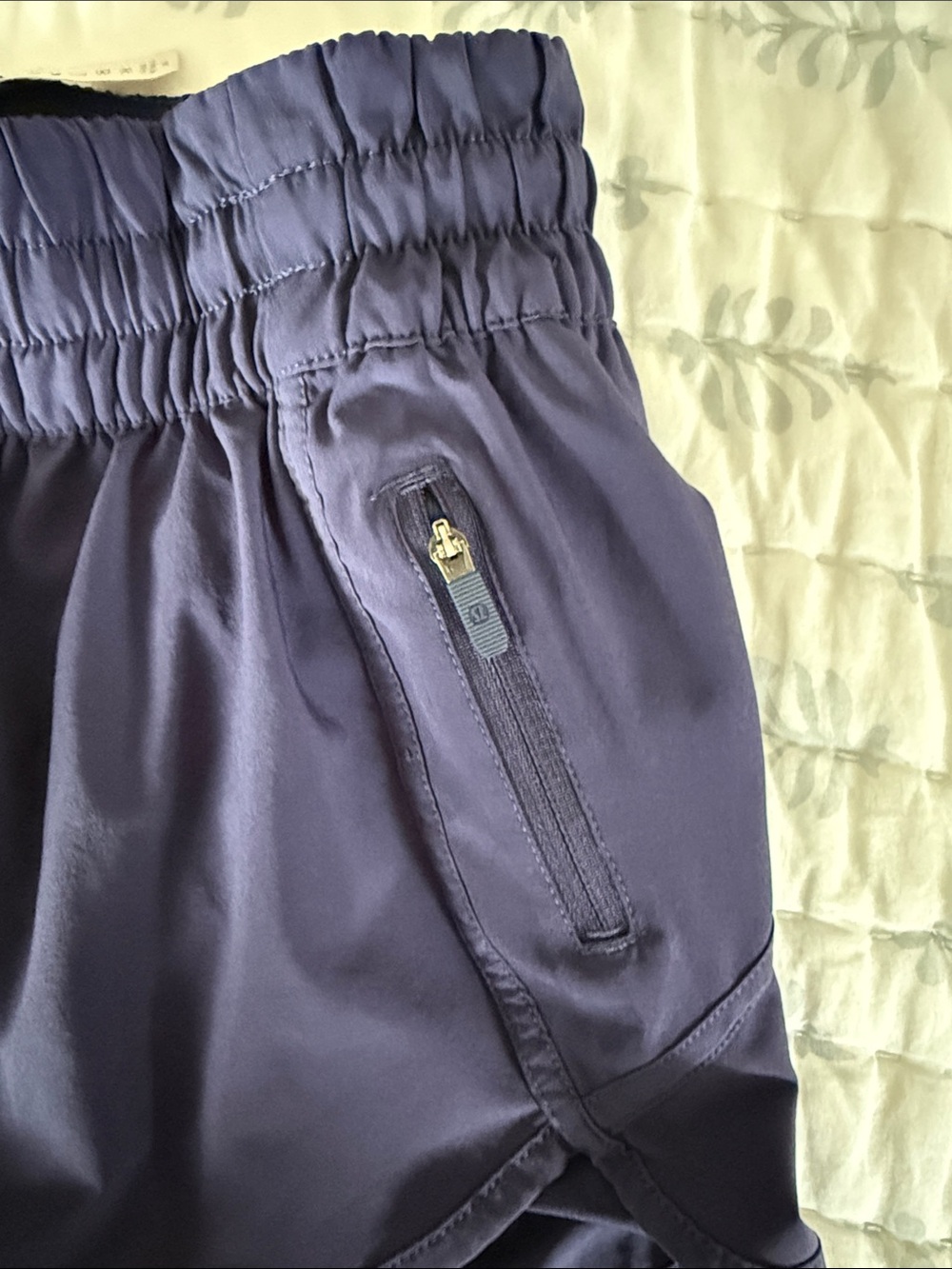 lululemon athletica Women's Athletic Shorts - size 6 - Picture 5 of 5